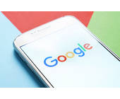 Google-Logo-auf-mobilem-Gerät
