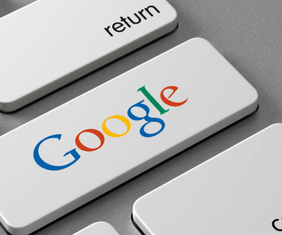 Google-Logo auf Tastatur 
