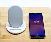 Das Pixel 3 sowie das Ladegerät Pixel Stand